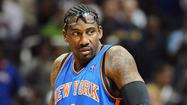 Stoudemire punches glass, injures hand